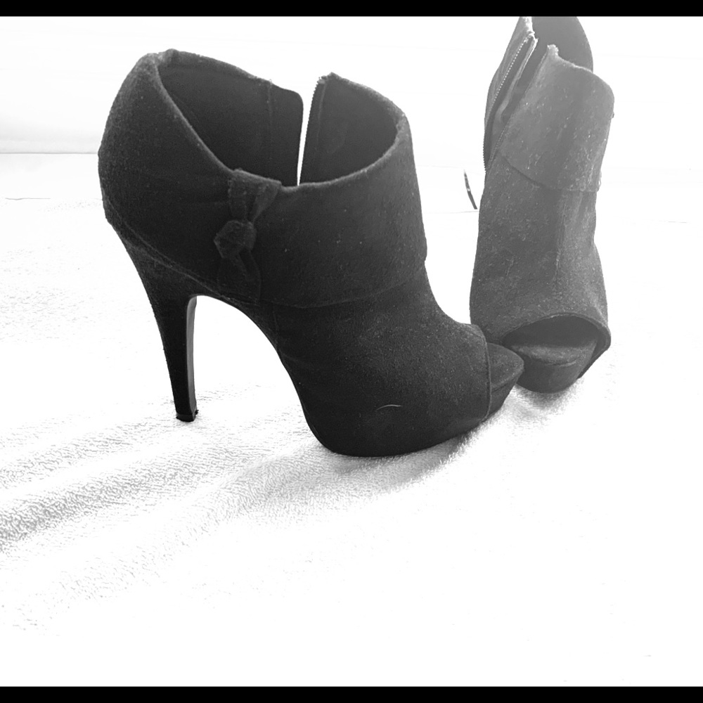 Paprika Incredibly stylish Ankle heels -- dazzling